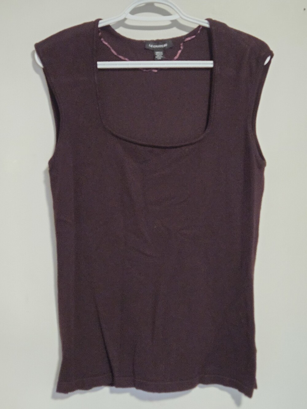 le chateau Sleeveless Scoop Neck Tank Top in Plum